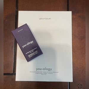 NWT 4 pk masks & vitamin C serum combo